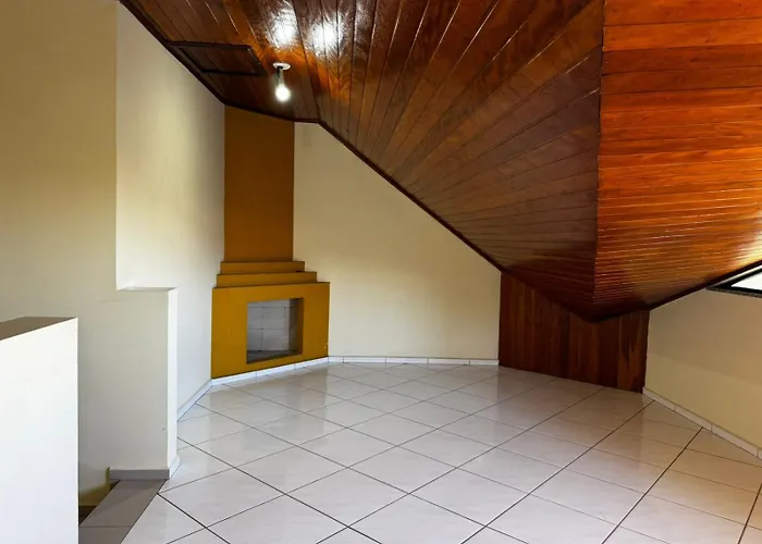 Quarto a 5 Minutos do Hosp Erasto e UFPR