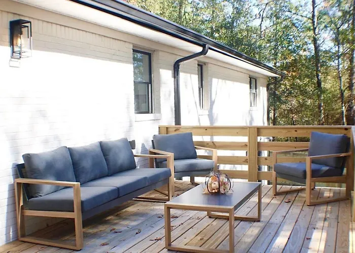 New Aiken Retreat I Firepit I Hot Tub I Near Dtwn