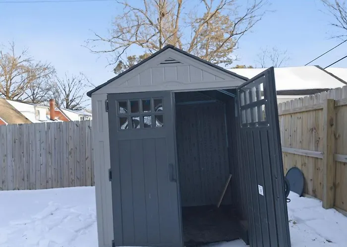 Private 3 Bedroom House W Fence Near Scotts Addition!