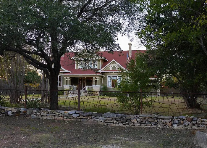 1906 Haus Stay For 13 With Access To Pool Hot Tub