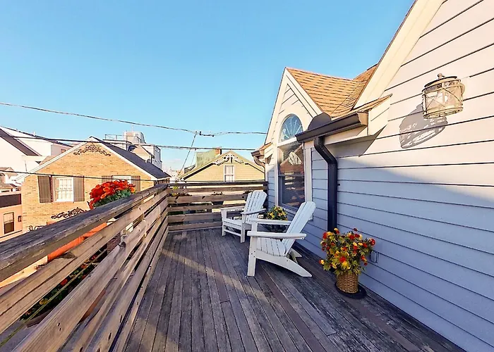 Newport Harbor View Cottage W Decks & Parking