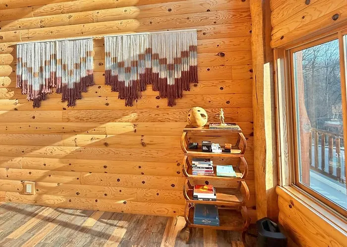 Wolf Laurel Lodge - Luxury Log Cabin Retreat For Private Gatherings