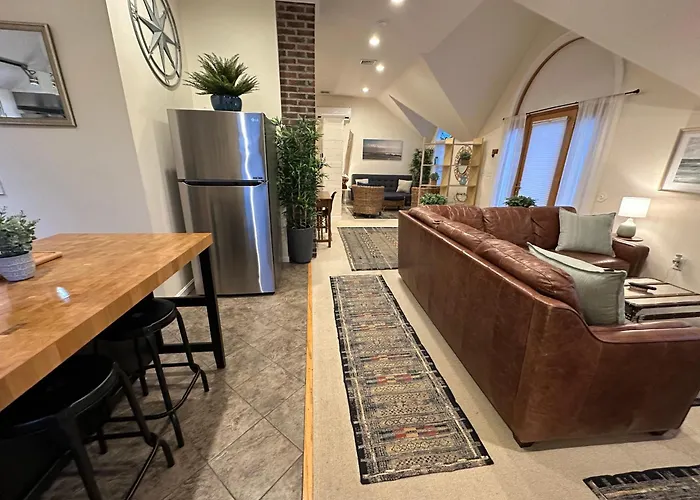 Newport Harbor View Cottage W Decks & Parking