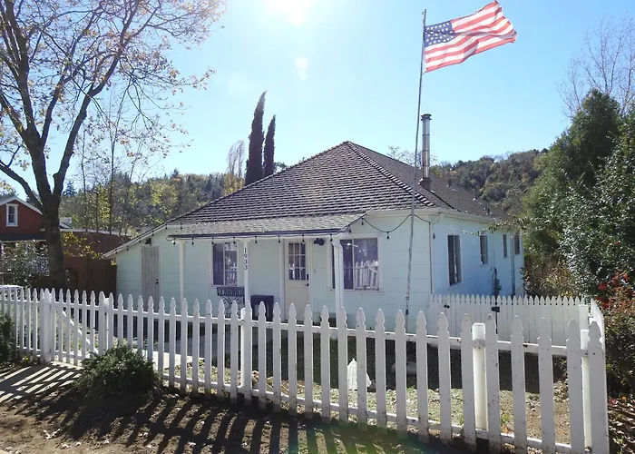 Miners Choice 3 Bedroom On Main St Bonus Rooms Sleeps Up To 9 Tv Wifi Piano