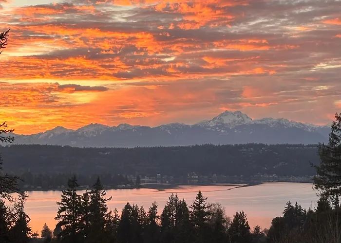 Water & Mountain Views - Family & Pet Friendly