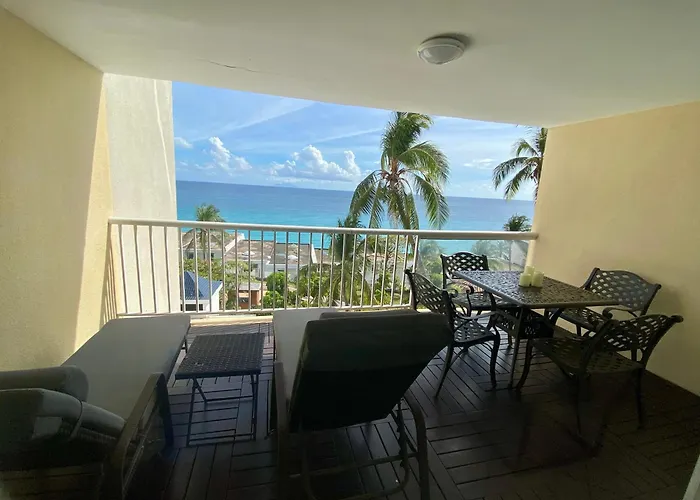 Large Ocean View Studio With Pool And Parking Near Mullet Bay And Dining