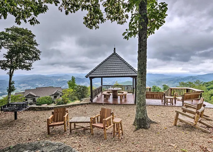 Forest-View Balcony & Trail Access! Burnsville Gem