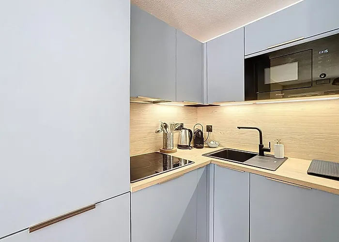 Charming Air-Conditioned Apartment With Terrace & Parking 600 M From The