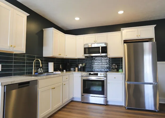 Modern Queen Studio At The Victorian - Unit B