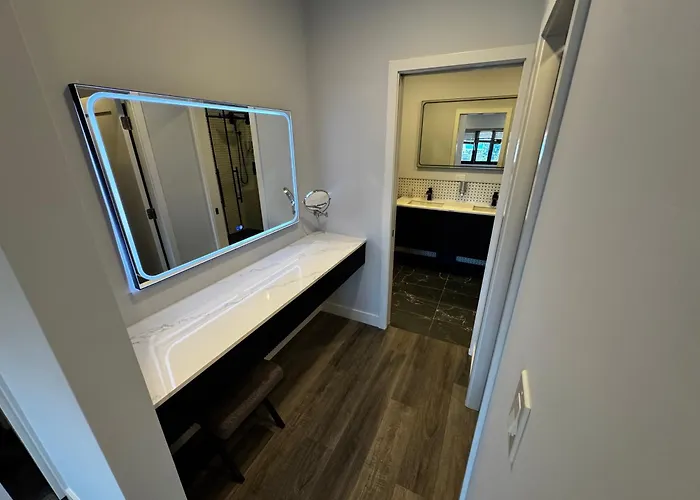 Xquisite Suites