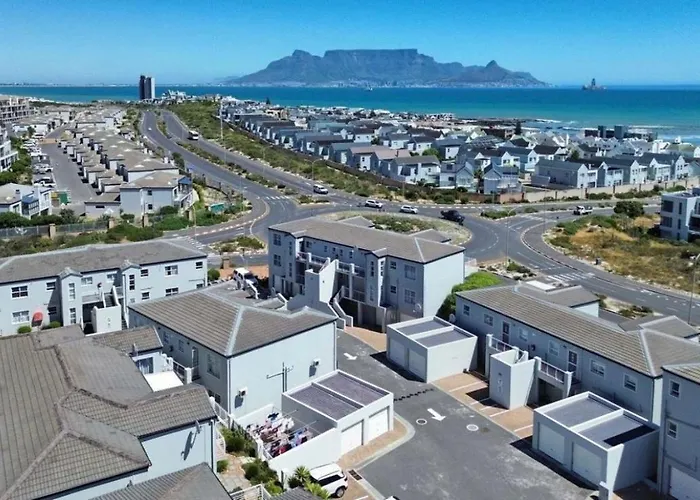 Luxurious 2Bed ,Iconic Views Mountain& Beach In The Horizon