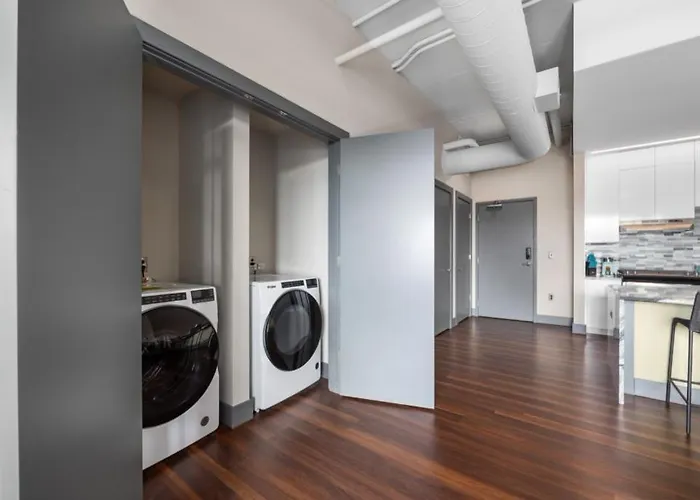 Luxury Apartment W City Views - Leonard Building