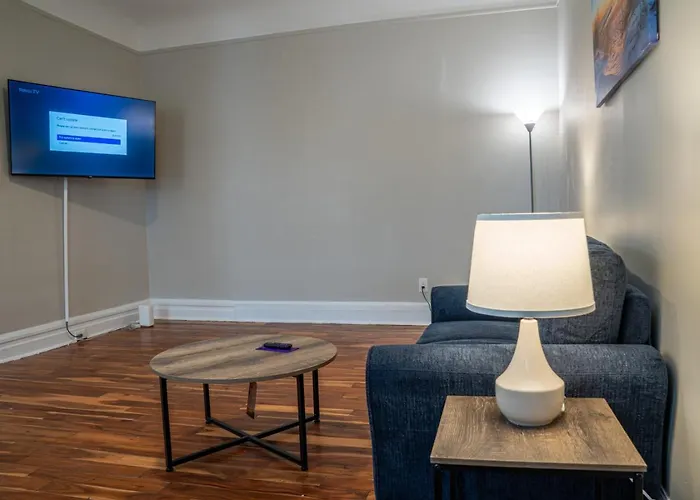 Comfortable Two Bedroom Apartment In Long Branch