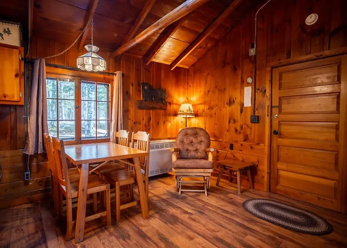 Cozy Northwoods Cabin Sleeps 2 - Perfect For A Couples Getaway Cb03