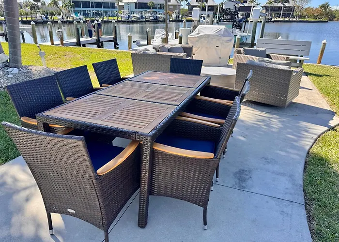 Pirates Cove Inn & Marina