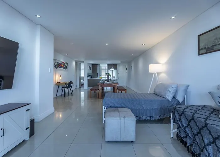Luxury 2-Bedroom Apartment, Eden On The Bay