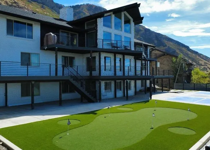 Panoramic Luxury Estate With Indoor Court & Sauna