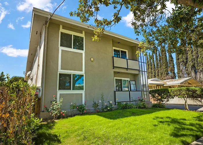 Spacious Apt W/ 2Br - City Center