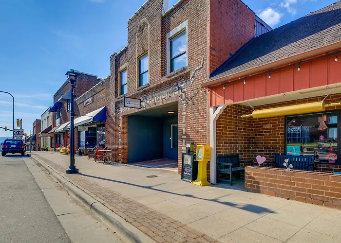 Walkable Downtown Sparta Suite, Mountain Views