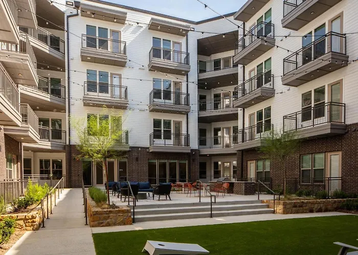 Landing Incredible Studio Courtyard Gym