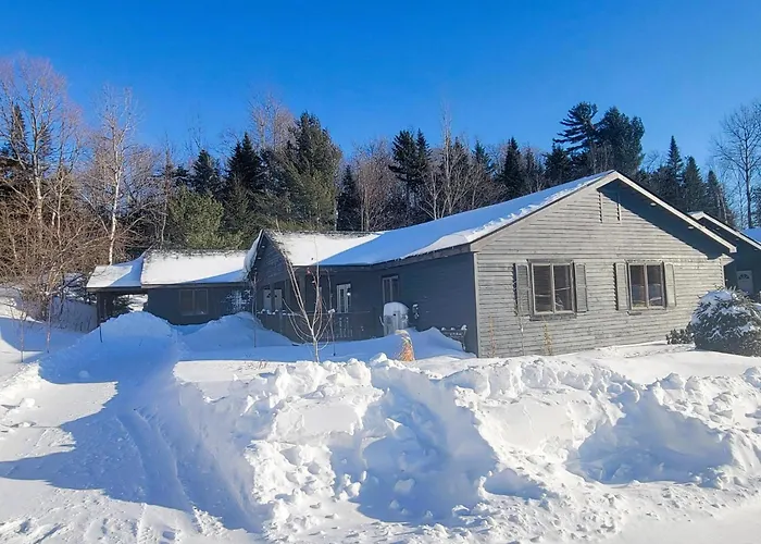 Cold Brook Lodge - 2 And 3 Bedroom Luxury Apartments