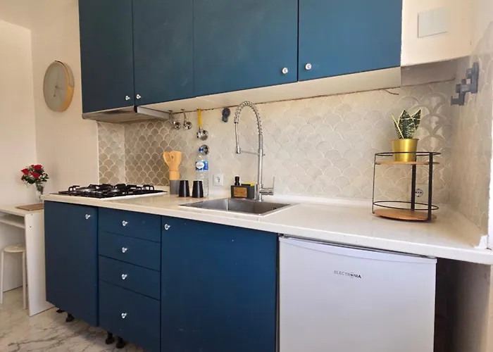 Blue Studio - AC - Cozinha Privativa - WC partilhado - Eficácia Living - Abrantes
