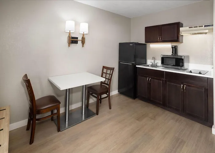 Super 8 By Wyndham Ellenton Bradenton Area
