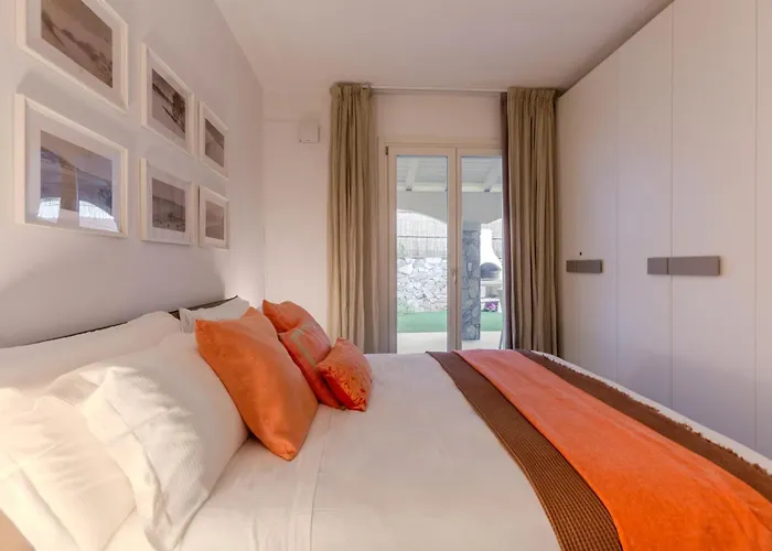 Villa Prestige - Steps From The Sea Shared Pool
