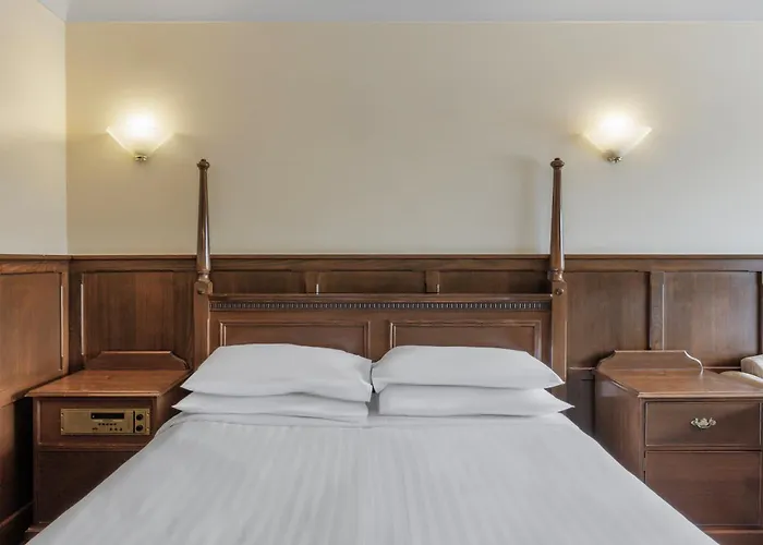 Elizabethan Lodge