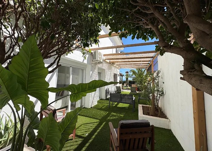 Villa Tranquilla - Sea View Apartments With Pool - Walk To Beach - Family And Pet Friendly