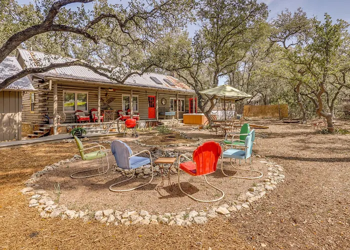 Hot Tub & Yard! 'Inn The Woods' Wimberley Cabin