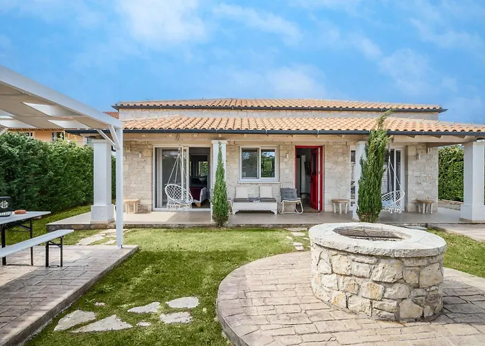 Villa Estia With Outdoor Hot Tub - Next To The Beach