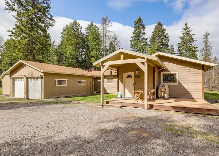 Columbia Falls Private Retreat: Pool Table & Deck!