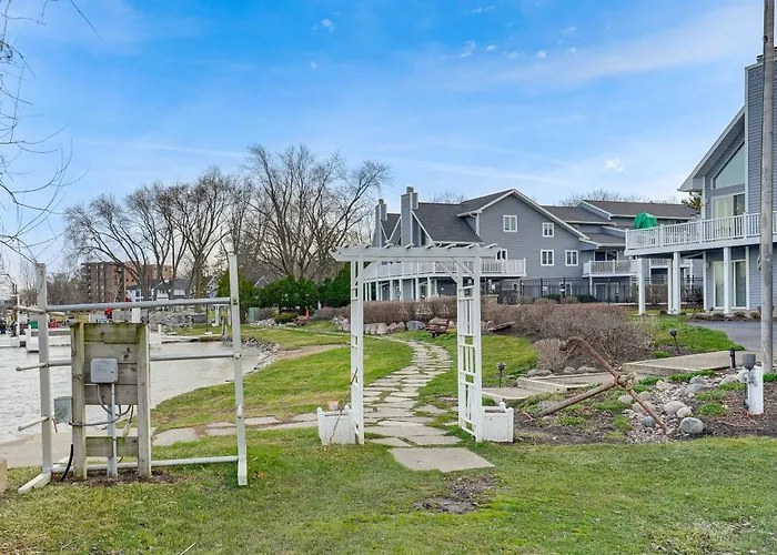 Williams Bay Retreat: Walk To Geneva Lake & Town!