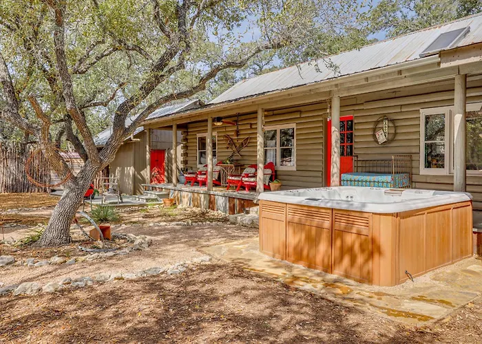 Hot Tub & Yard! 'Inn The Woods' Wimberley Cabin