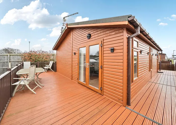 2 Bed Cabin - Sleeps 4 - Pets - 5 Min To Beach
