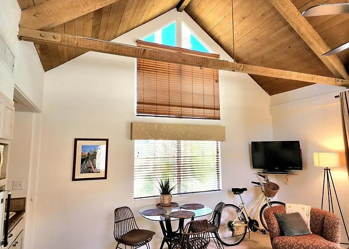 Peaceful Desert Retreat Mountain View Studio Condo Indian Wells