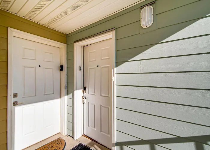 Beach Access & Community Perks! Westport Hideaway