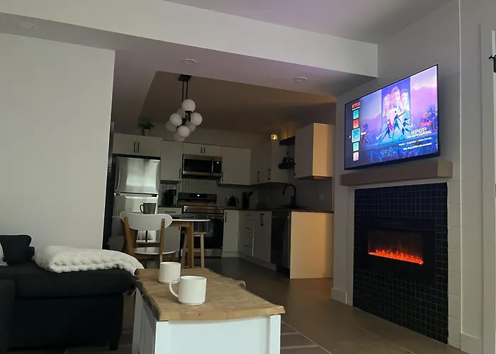 Cedar & Sage Luxury Modern Suite With Full Kitchen