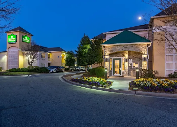 Hometowne Studios By Red Roof Atlanta - Peachtree Corners