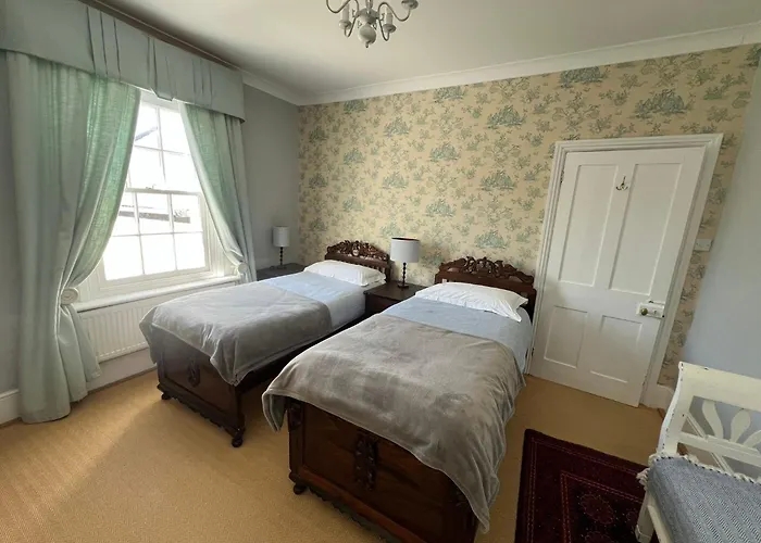 Broadstairs Beach Holiday Apartments, Opposite Kingsgate Bay With A Parking Space
