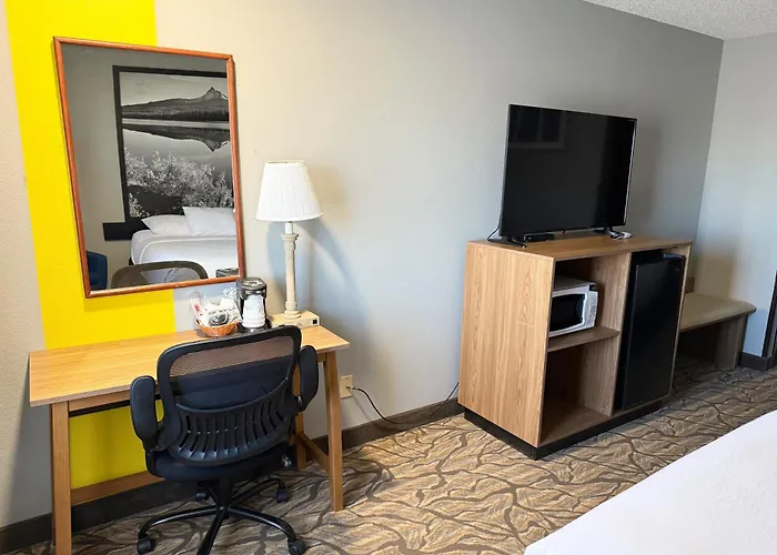 Super 8 By Wyndham Baker City