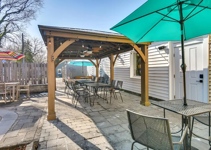 Family-Friendly Main St Gloucester Apt W/ Balcony!