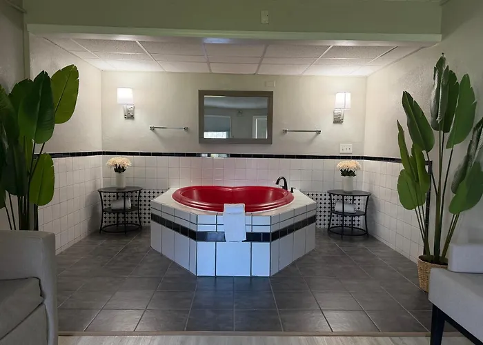 Whalers Inn And Suites