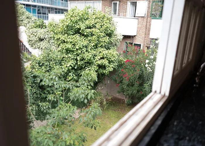 Casa Amalia Apartamentos Plaza Italia y Av Arístides a 50mts, lugar con jardín
