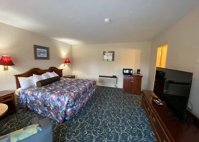 Economy Lodge 682 Main St Sturbridge