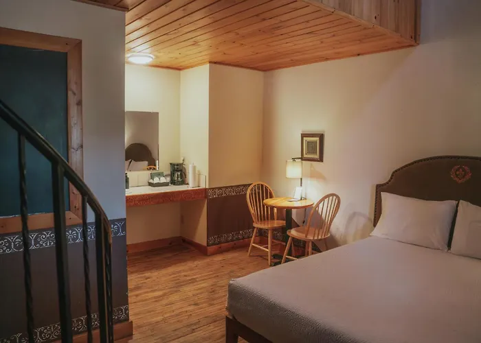 Lenroot Lodge