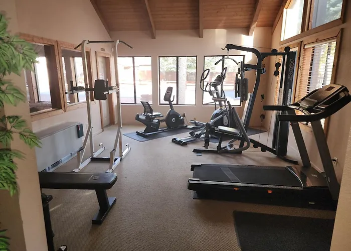 2Br Gated Escape With A Pool And Walk To Dining And Trails