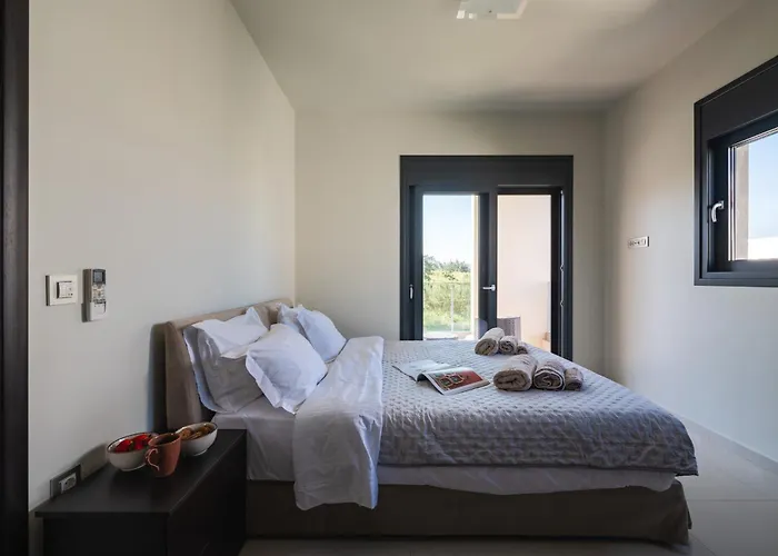 Ixia Pool Villa With Sea View Roof Top