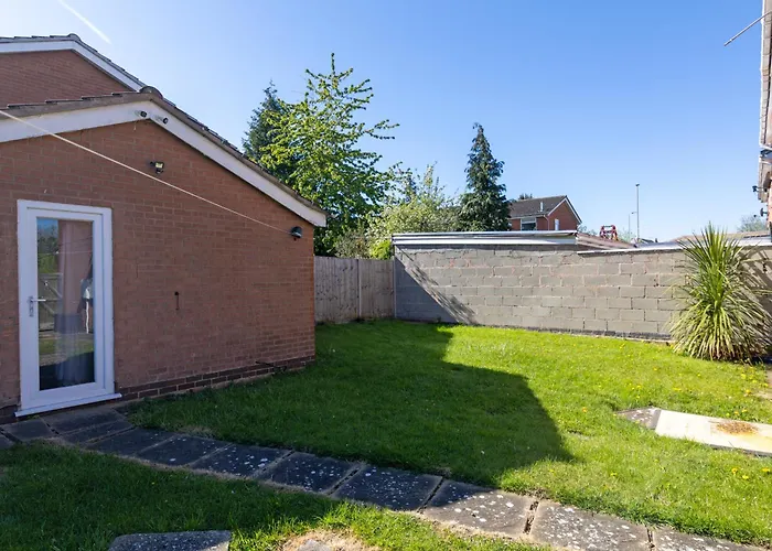 3 Bed House / Sleeps 6 / Parking + Ev Charger